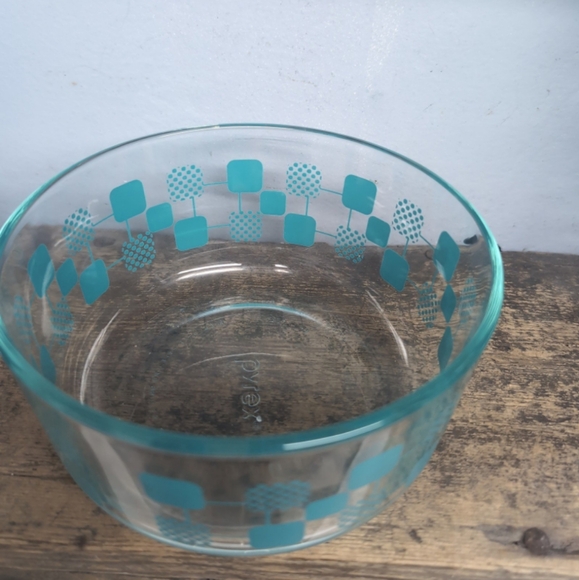 Vintage Pyrex Turquoise Square Pattern Bowl - Picture 5 of 7